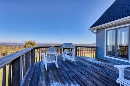 Stunning Home With View For Sale in Floyd VA - image 5