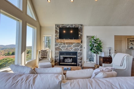 Stunning Home With View For Sale in Floyd VA - image 14