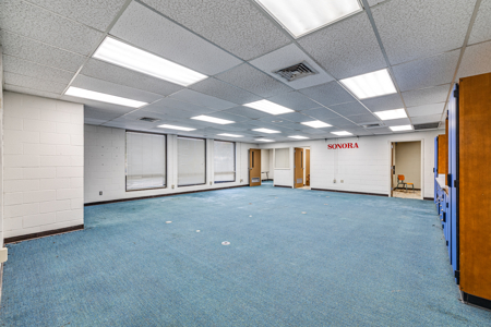 Discover a versatile commercial property with endless potential! - image 7