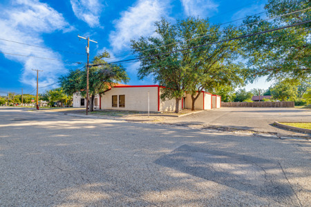 Discover a versatile commercial property with endless potential! - image 4