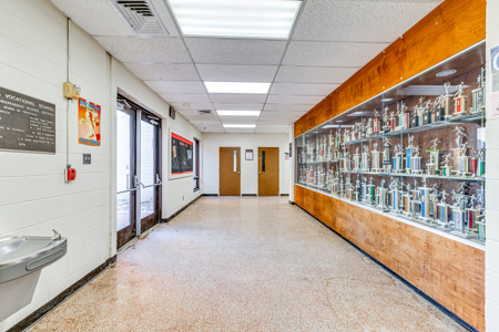 Discover a versatile commercial property with endless potential! - image 5
