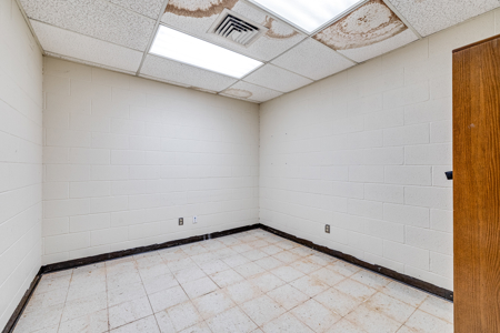 Discover a versatile commercial property with endless potential! - image 16