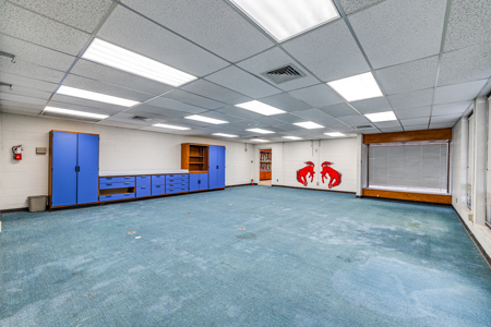 Discover a versatile commercial property with endless potential! - image 8