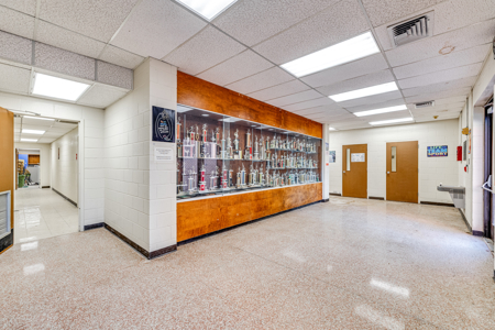 Discover a versatile commercial property with endless potential! - image 6