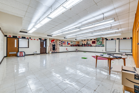 Discover a versatile commercial property with endless potential! - image 12
