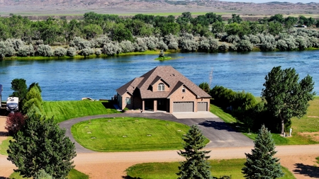 Luxury Riverfront Home on Missouri River | Fort Peck, Montana - image 45