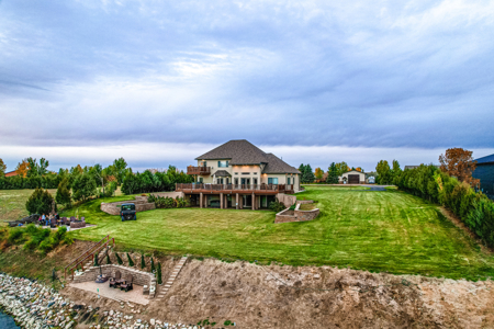 Luxury Riverfront Home on Missouri River | Fort Peck, Montana - image 6