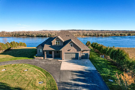 Luxury Riverfront Home on Missouri River | Fort Peck, Montana - image 1