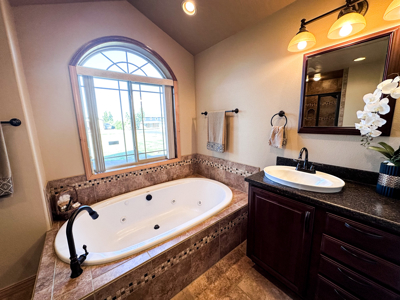Luxury Riverfront Home on Missouri River | Fort Peck, Montana - image 32