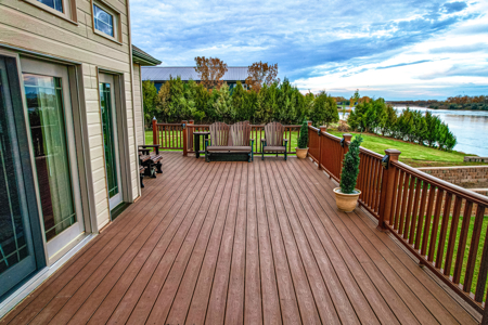 Luxury Riverfront Home on Missouri River | Fort Peck, Montana - image 5