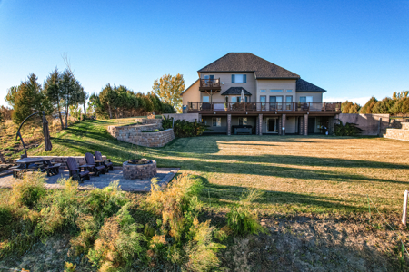 Luxury Riverfront Home on Missouri River | Fort Peck, Montana - image 9