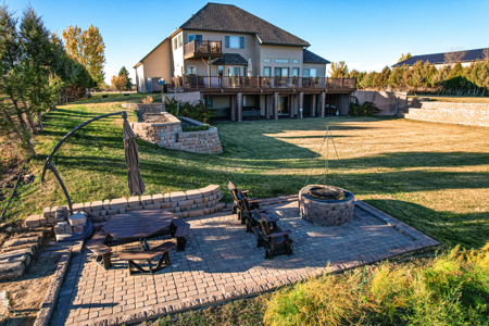 Luxury Riverfront Home on Missouri River | Fort Peck, Montana - image 10