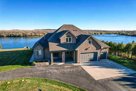 Luxury Riverfront Home on Missouri River | Fort Peck, Montana - image 7