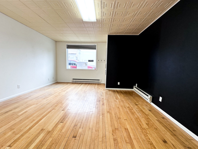 Prime Commercial Space Available in the Downtown Area of Glasgow - image 5