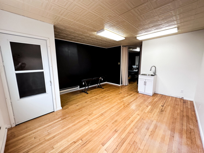 Prime Commercial Space Available in the Downtown Area of Glasgow - image 3