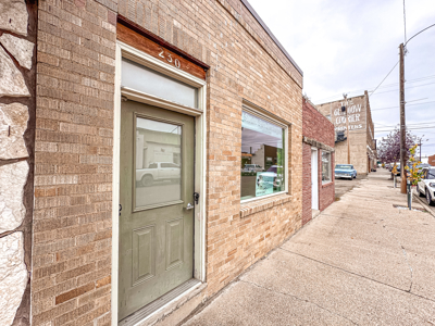 Prime Commercial Space Available in the Downtown Area of Glasgow - image 1