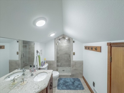 Home on 41 Acres , Country Living - Close to town - image 45