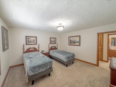 Home on 41 Acres , Country Living - Close to town - image 23