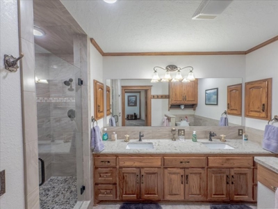 Home on 41 Acres , Country Living - Close to town - image 21