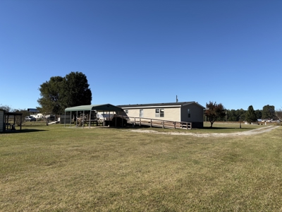 Room to Roam! Home + Shops on 1.55 Acres - image 34