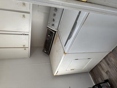 Room to Roam! Home + Shops on 1.55 Acres - image 27