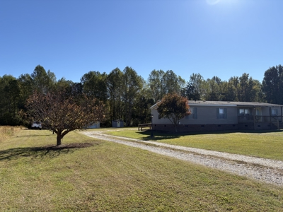 Room to Roam! Home + Shops on 1.55 Acres - image 3