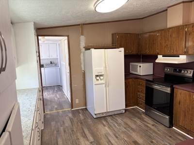 Room to Roam! Home + Shops on 1.55 Acres - image 16