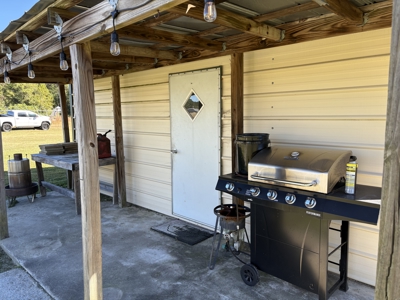 Room to Roam! Home + Shops on 1.55 Acres - image 29