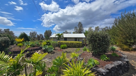 Island home with 2 bed, 1 bath, lush gardens, privacy—Hawaii - image 22