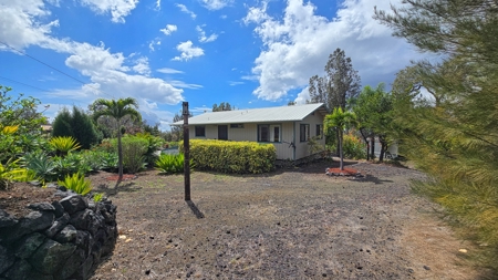 Island home with 2 bed, 1 bath, lush gardens, privacy—Hawaii - image 21