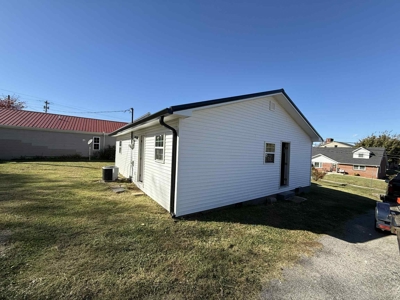 Recent Remodeled Home in Albany, Kentucky - image 5