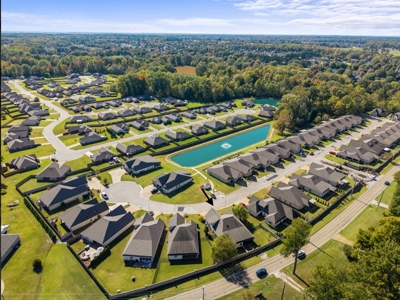 Luxury Gated Home in NW Jackson TN – Chef’s Kitchen, EV Charger - image 2