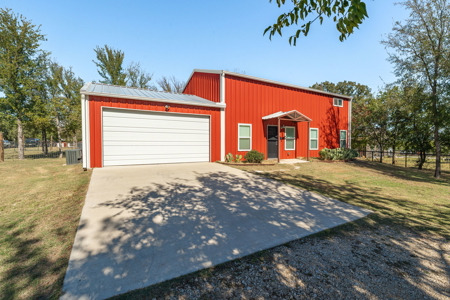 Discover this Income Producing Barndominium in Weatherford, Texas - image 2