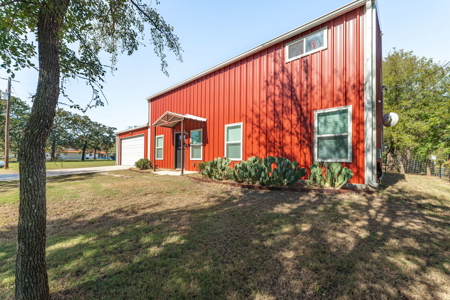 Discover this Income Producing Barndominium in Weatherford, Texas - image 3