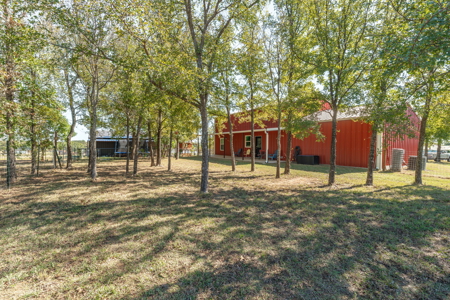 Discover this Income Producing Barndominium in Weatherford, Texas - image 25