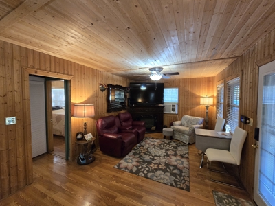 Country Home at the Base of "The Worlds Tallest Hill" - image 15