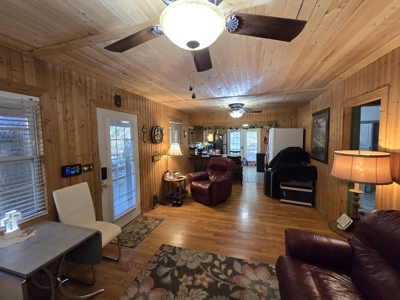 Country Home at the Base of "The Worlds Tallest Hill" - image 17