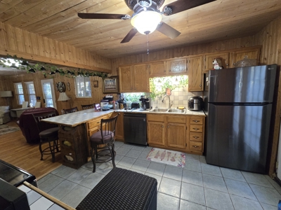 Country Home at the Base of "The Worlds Tallest Hill" - image 11