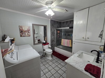 Country Home at the Base of "The Worlds Tallest Hill" - image 21