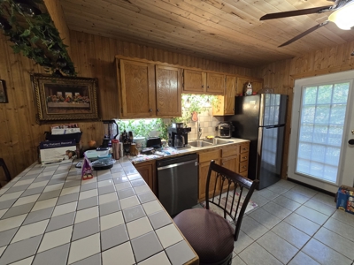 Country Home at the Base of "The Worlds Tallest Hill" - image 10