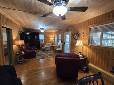 Country Home at the Base of "The Worlds Tallest Hill" - image 16