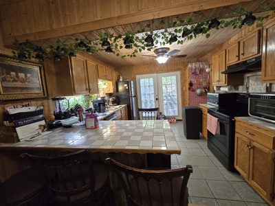 Country Home at the Base of "The Worlds Tallest Hill" - image 13