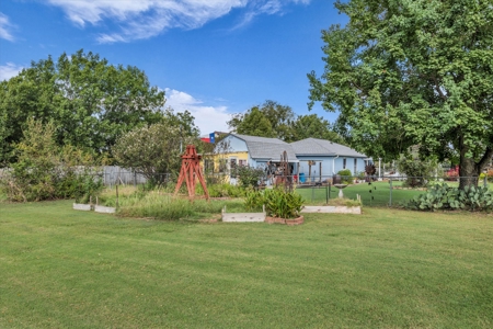 Spacious 3-Bedroom Home on 1 Acre in Waco – Move-In Ready! - image 47