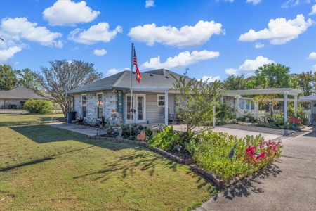 Spacious 3-Bedroom Home on 1 Acre in Waco – Move-In Ready! - image 37