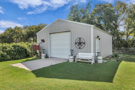 Spacious 3-Bedroom Home on 1 Acre in Waco – Move-In Ready! - image 29