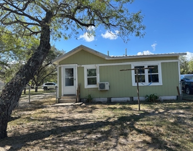 Charming Sinton, Tx Starter Home or Investment Opportunity - image 17