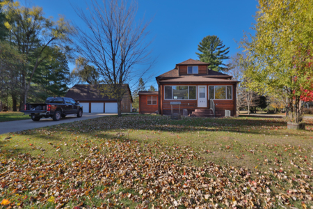 Cozy Residential Home Charm Meets Modern Comfort in Adams County - image 2