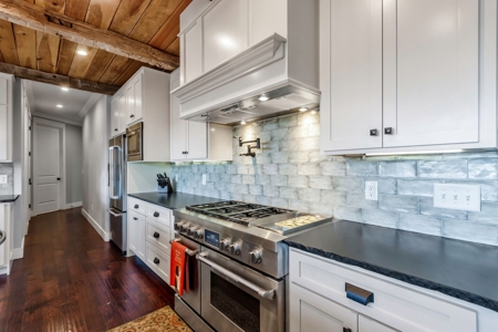 Country Home for Sale in Maury County, Tennessee - image 9