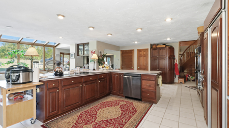 Secluded Custom Built Home on Bull Shoals Lake Peninsula - image 9