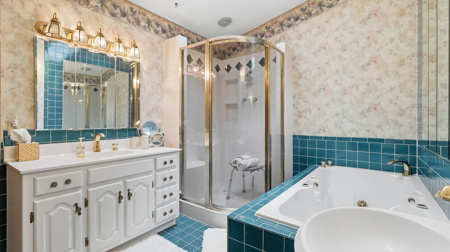 Secluded Custom Built Home on Bull Shoals Lake Peninsula - image 24